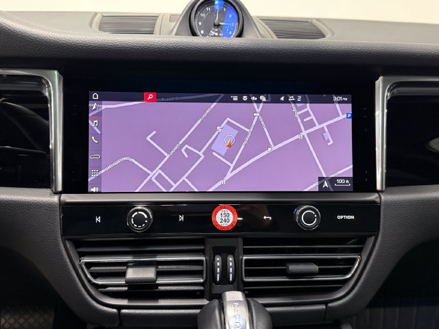 Certified 2026 Porsche Macan AWD/4WD image 17