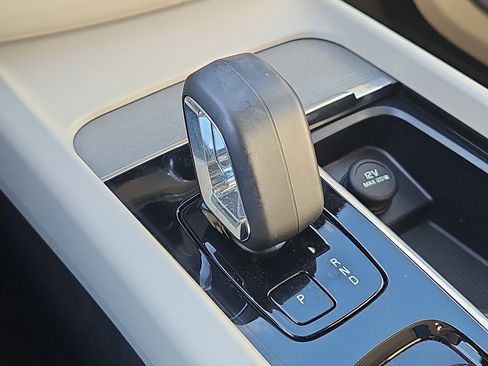 Used 2024 Volvo XC60 B5 Plus w/ Protection Package Premier image 23