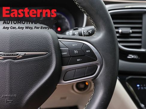 Used 2022 Chrysler Voyager LX FWD image 16
