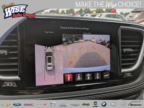 Used 2022 Chrysler Pacifica Limited FWD image 16