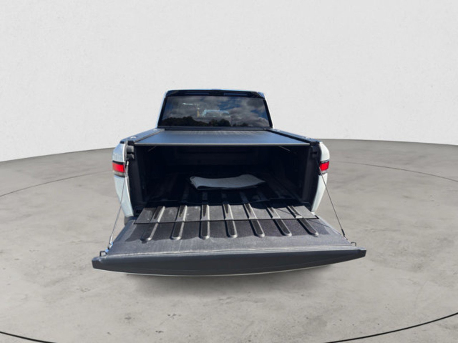 Used 2023 Rivian R1T Adventure Dual AWD/4WD image 19