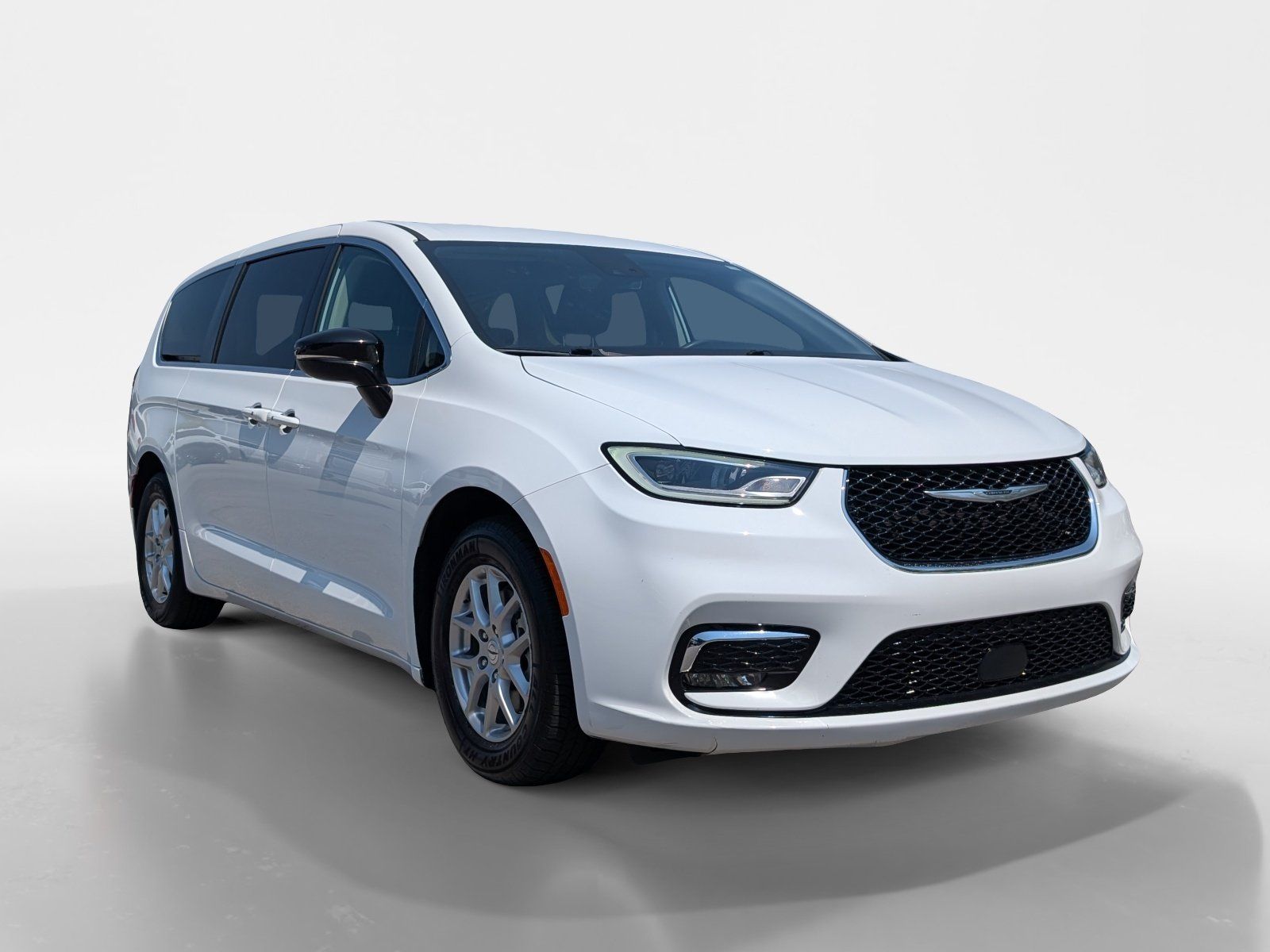 Used 2024 Chrysler Pacifica Touring-L FWD image 2