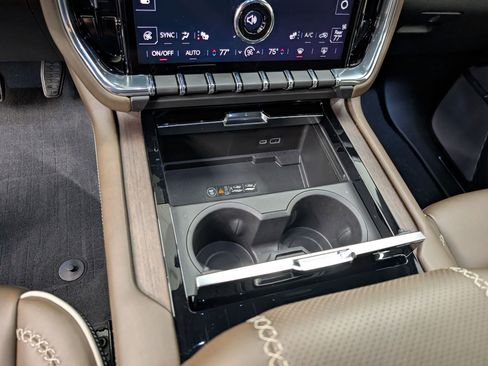 Used 2025 GMC Yukon XL Denali Ultimate image 26