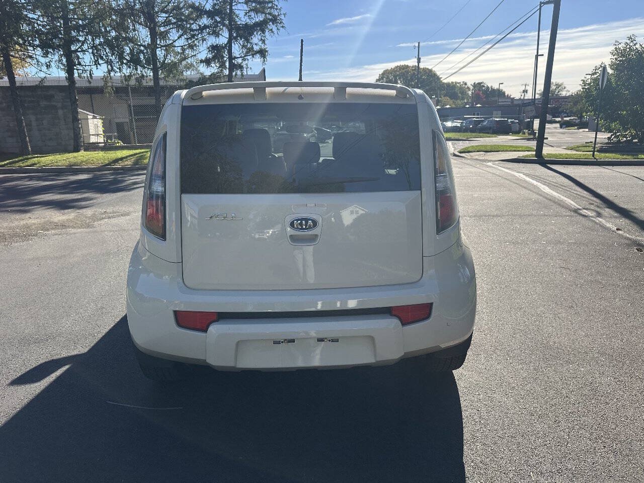 Used 2011 Kia Soul ! FWD image 7