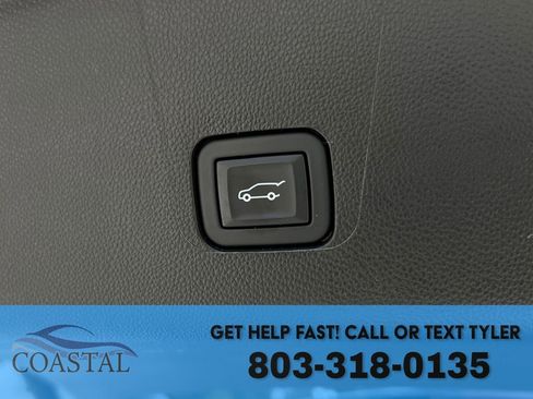 Used 2023 Chevrolet Traverse LT image 23