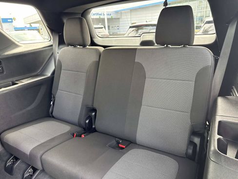 Used 2023 Chevrolet Traverse LT FWD image 27