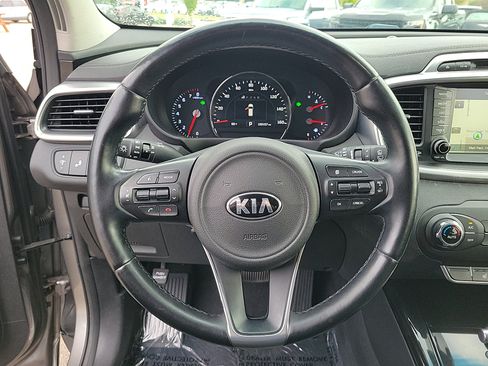 Used 2016 Kia Sorento SX image 21
