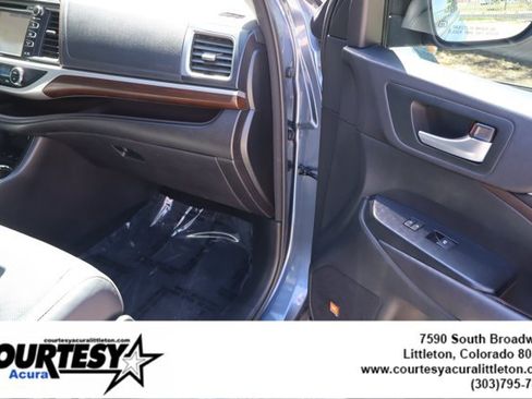 Used 2016 Toyota Highlander Limited Platinum AWD/4WD image 35
