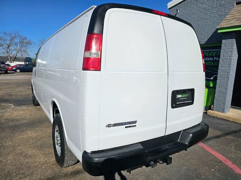 Used 2015 Chevrolet Express 2500 Extended RWD image 7