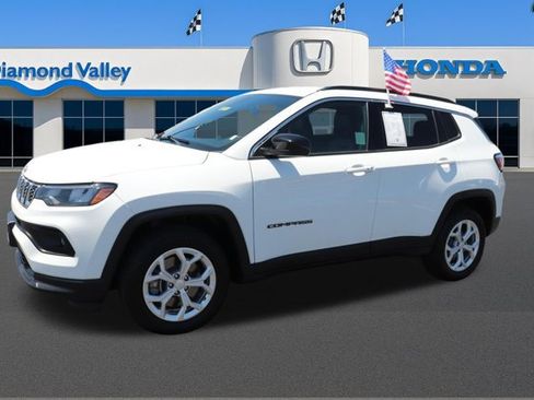 Used 2024 Jeep Compass Latitude AWD/4WD image 3