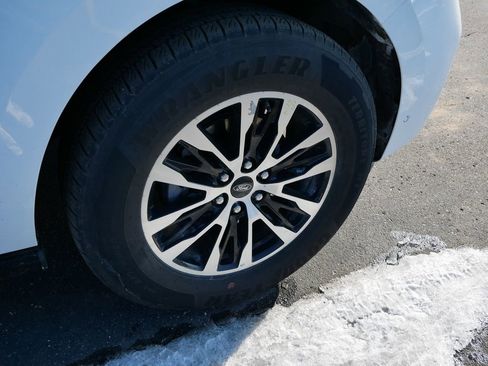 Used 2025 Ford Expedition Max Platinum image 9