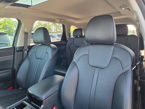 Used 2025 Kia Sorento S w/ Panoramic Sunroof Package FWD image 24