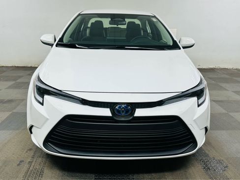 Certified 2024 Toyota Corolla LE FWD image 2