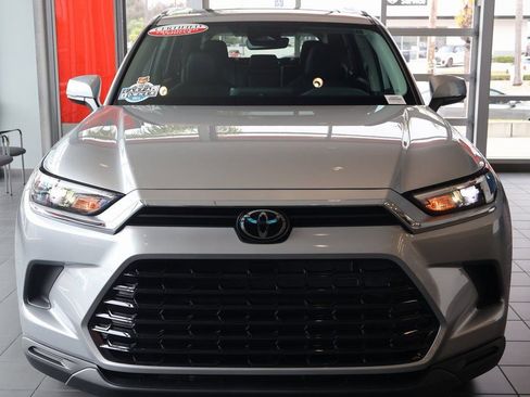 Used 2026 Toyota Grand Highlander XLE FWD image 2