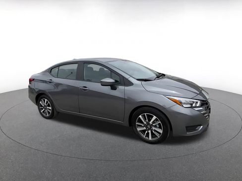 Used 2025 Nissan Versa SV image 2