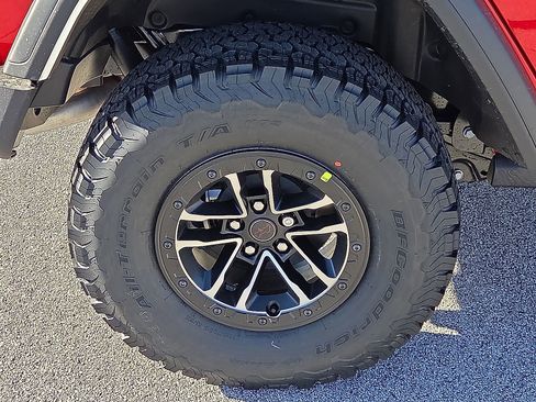 New 2026 Jeep Wrangler Unlimited Rubicon w/ Xtreme 35 Tire Package AWD/4WD image 7