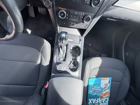Used 2018 Ford Explorer XLT AWD/4WD image 11