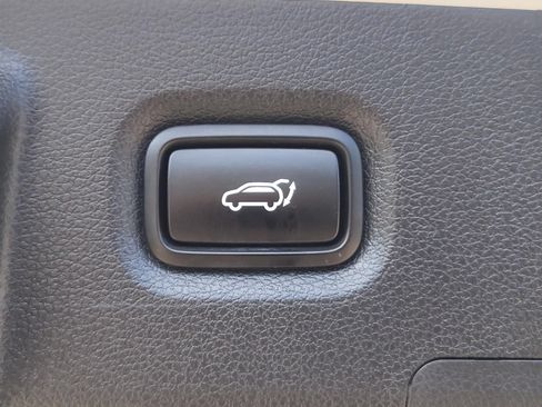 Used 2019 Hyundai Santa Fe SEL FWD image 10