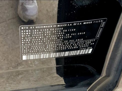 Used 2024 Volkswagen Tiguan SE R-Line image 34