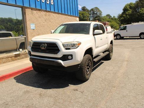 Used 2018 Toyota Tacoma SR5 RWD image 3