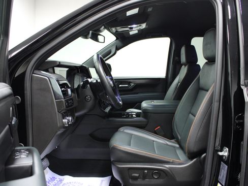 Used 2025 GMC Yukon XL AT4 AWD/4WD image 12