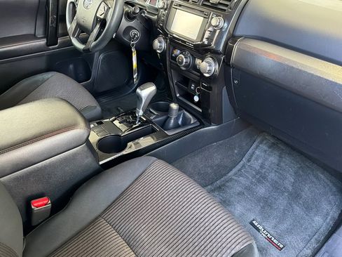 Used 2017 Toyota 4Runner TRD Off-Road AWD/4WD image 19