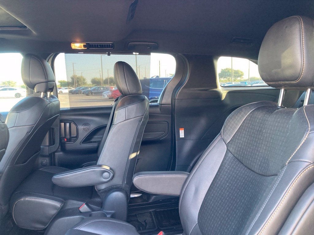 Certified 2025 Toyota Sienna XLE Woodland Edition AWD/4WD image 9