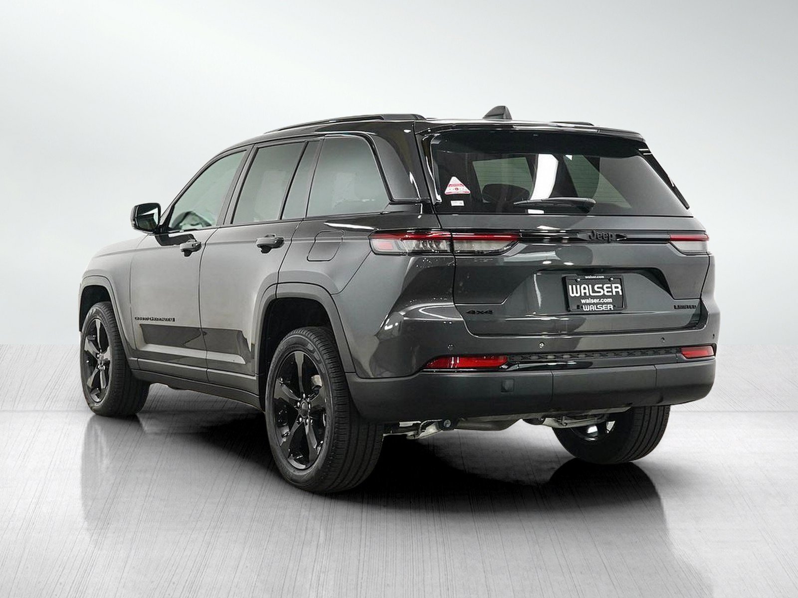 Used 2024 Jeep Grand Cherokee Limited w/ Black Appearance Package AWD/4WD image 3