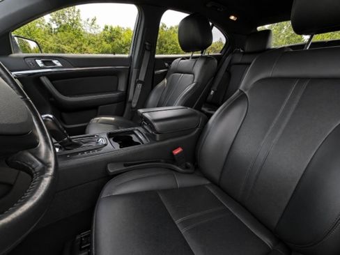 Used 2013 Lincoln MKS FWD image 11