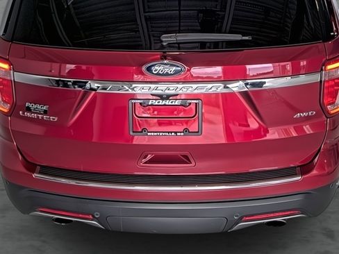 Used 2018 Ford Explorer Limited w/ Ford Safe & Smart Package AWD/4WD image 11