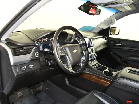 Used 2019 Chevrolet Suburban LT image 40