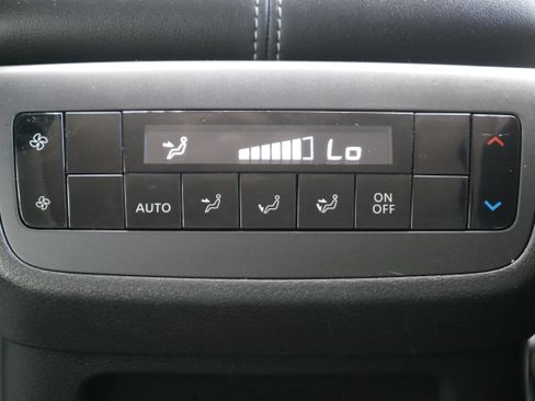 Used 2024 Nissan Pathfinder SV w/ SV Premium Package AWD/4WD image 17