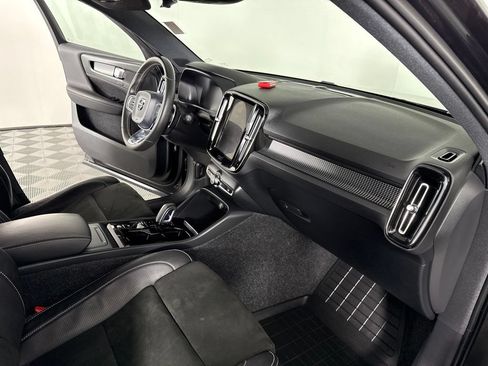 Used 2020 Volvo XC40 T4 R-Design w/ Protection Package Premier FWD image 39