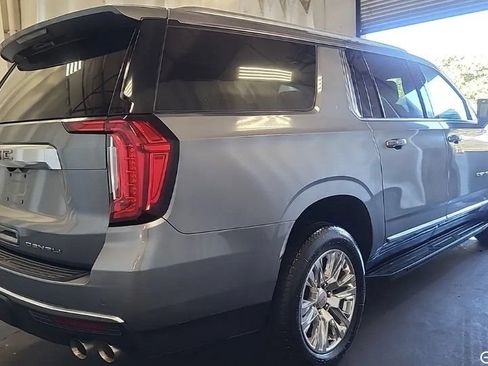 Used 2022 GMC Yukon XL Denali AWD/4WD image 2