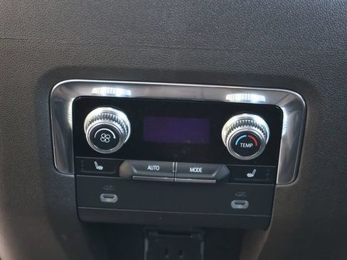 Used 2023 GMC Yukon SLT w/ SLT Luxury Package AWD/4WD image 21