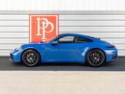 Used 2025 Porsche 911 Carrera RWD image 34