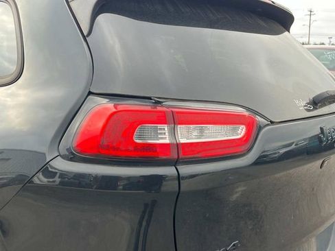 Used 2015 Jeep Cherokee Latitude w/ Cold Weather Group image 12