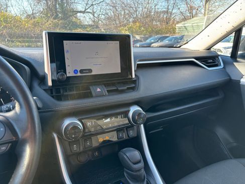 Used 2025 Toyota RAV4 XLE image 18