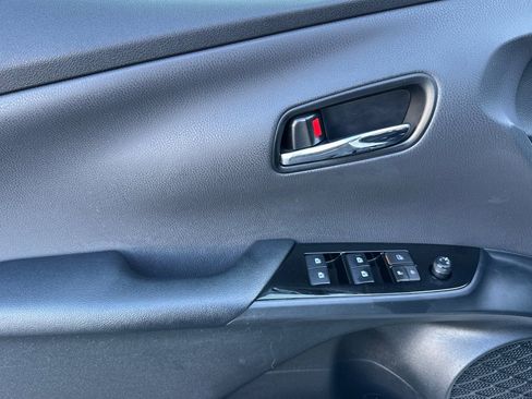 Used 2018 Toyota Prius One image 12