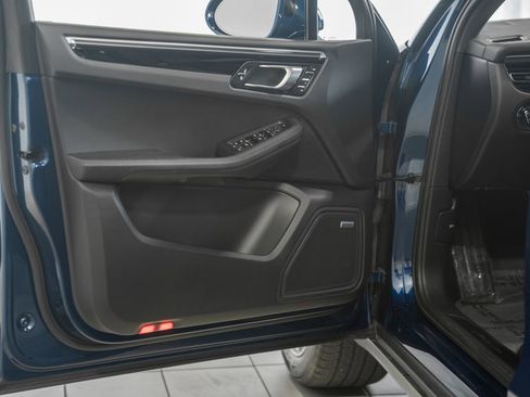 Used 2022 Porsche Macan AWD/4WD image 37