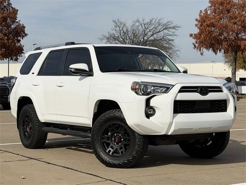 Certified 2023 Toyota 4Runner SR5 Premium image 2