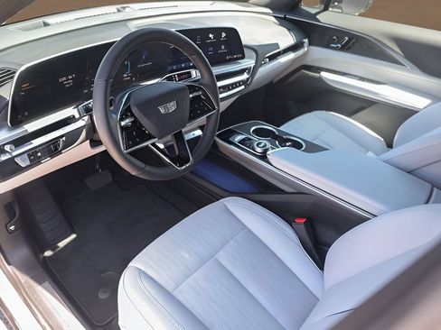 Used 2024 Cadillac Lyriq Sport RWD image 9