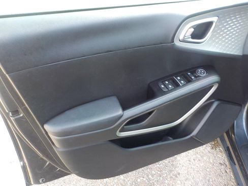 Used 2023 Kia Soul LX w/ LX Technology Package image 19