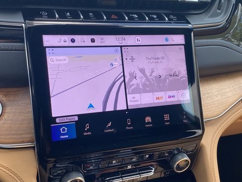 New 2025 Jeep Grand Cherokee Summit image 22