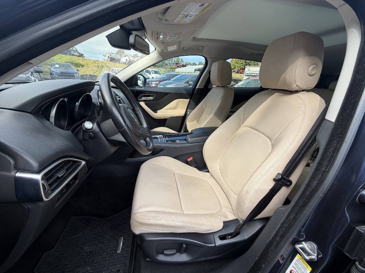 Used 2018 Jaguar F-PACE Premium AWD/4WD image 11