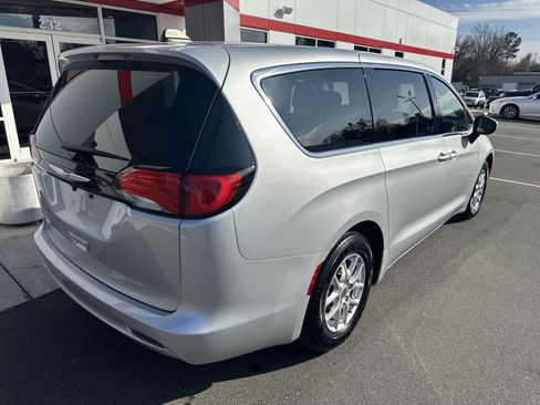 Used 2023 Chrysler Voyager LX image 8