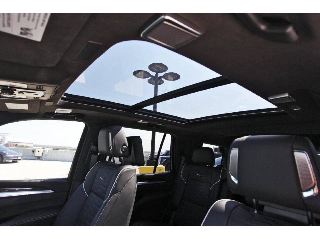 Certified 2026 Cadillac Escalade Platinum Sport w/ LPO, ONYX Package AWD/4WD image 29