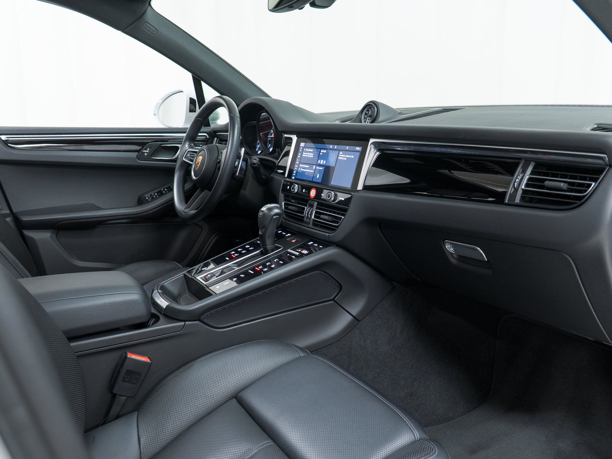 Certified 2023 Porsche Macan AWD/4WD image 25