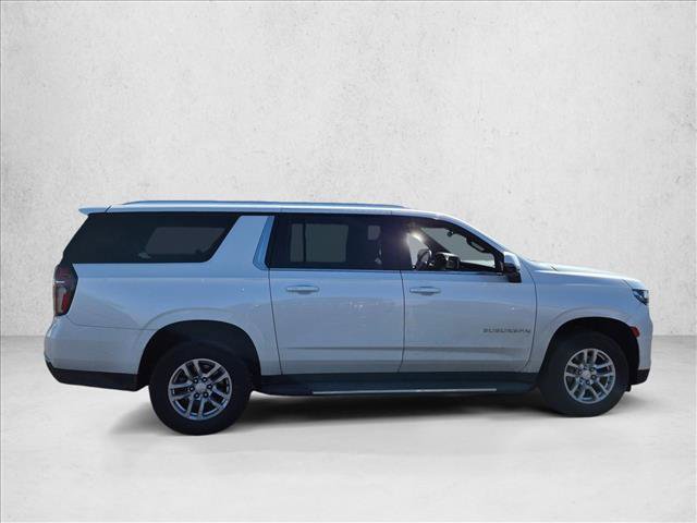 Used 2023 Chevrolet Suburban LT w/ Luxury Package AWD/4WD image 4