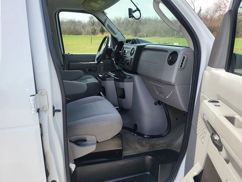 Used 2014 Ford E-350 and Econoline 350 XLT image 11
